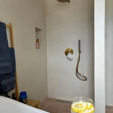 2 Bed 2 Bath Near Heatable Saltwater Pool