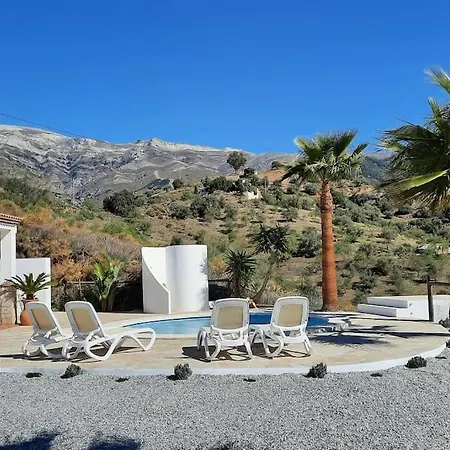 Holiday home 2 Bed 2 Bath Near Heatable Saltwater Pool