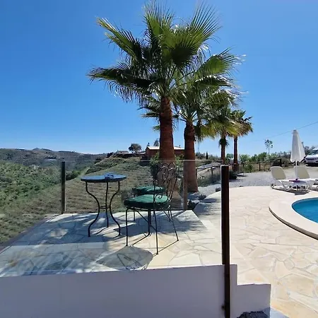 Holiday home 2 Bed 2 Bath Near Heatable Saltwater Pool