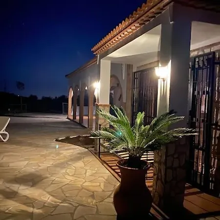 2 Bed 2 Bath Near Heatable Saltwater Pool *