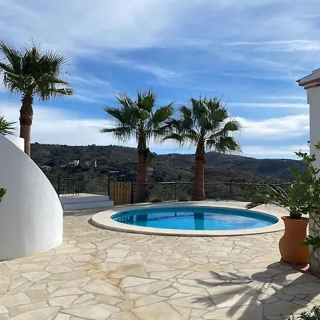 Holiday home 2 Bed 2 Bath Near Heatable Saltwater Pool