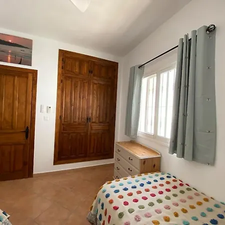 2 Bed 2 Bath Near Heatable Saltwater Pool Holiday home *
