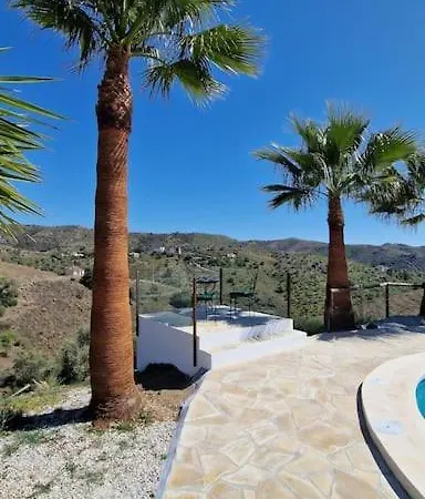 2 Bed 2 Bath Near Heatable Saltwater Pool Holiday home
