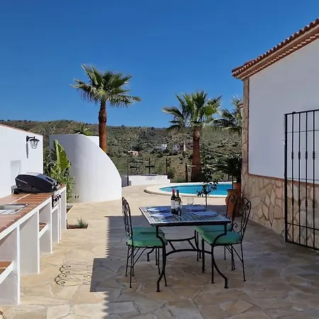 2 Bed 2 Bath Near Heatable Saltwater Pool *