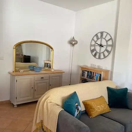 2 Bed 2 Bath Near Heatable Saltwater Pool