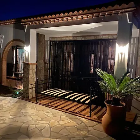 Holiday home 2 Bed 2 Bath Near Heatable Saltwater Pool