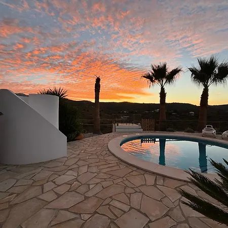 2 Bed 2 Bath Near Heatable Saltwater Pool Holiday home *