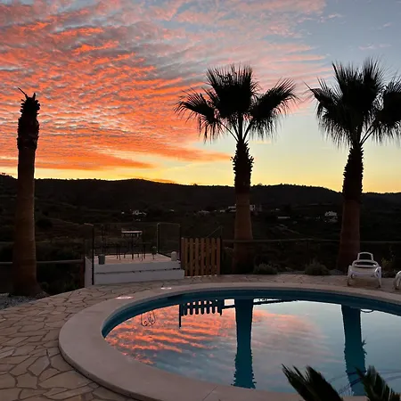 Holiday home 2 Bed 2 Bath Near Heatable Saltwater Pool