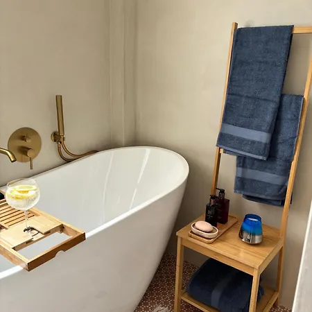 2 Bed 2 Bath Near Heatable Saltwater Pool Holiday home
